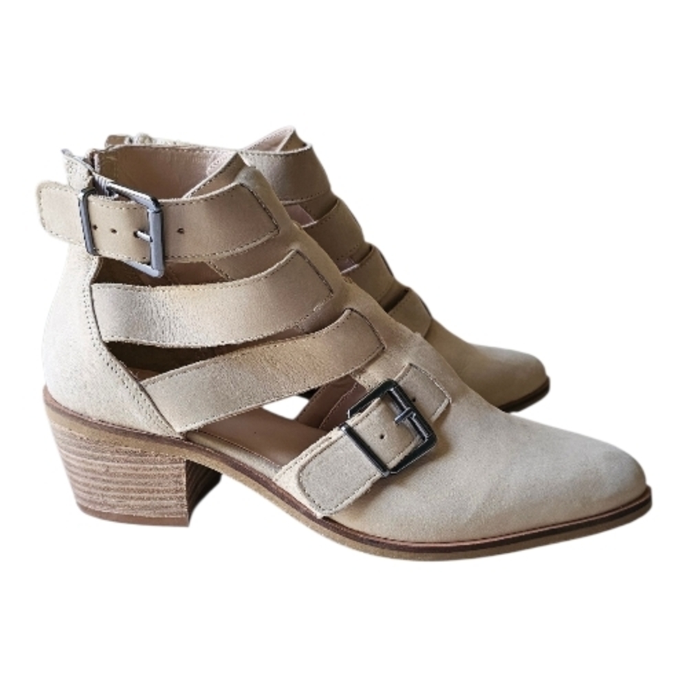 Crevo Jessamine Cream Leather Cutout Western Ankle Booties Pointed Toe - Picture 3 of 14